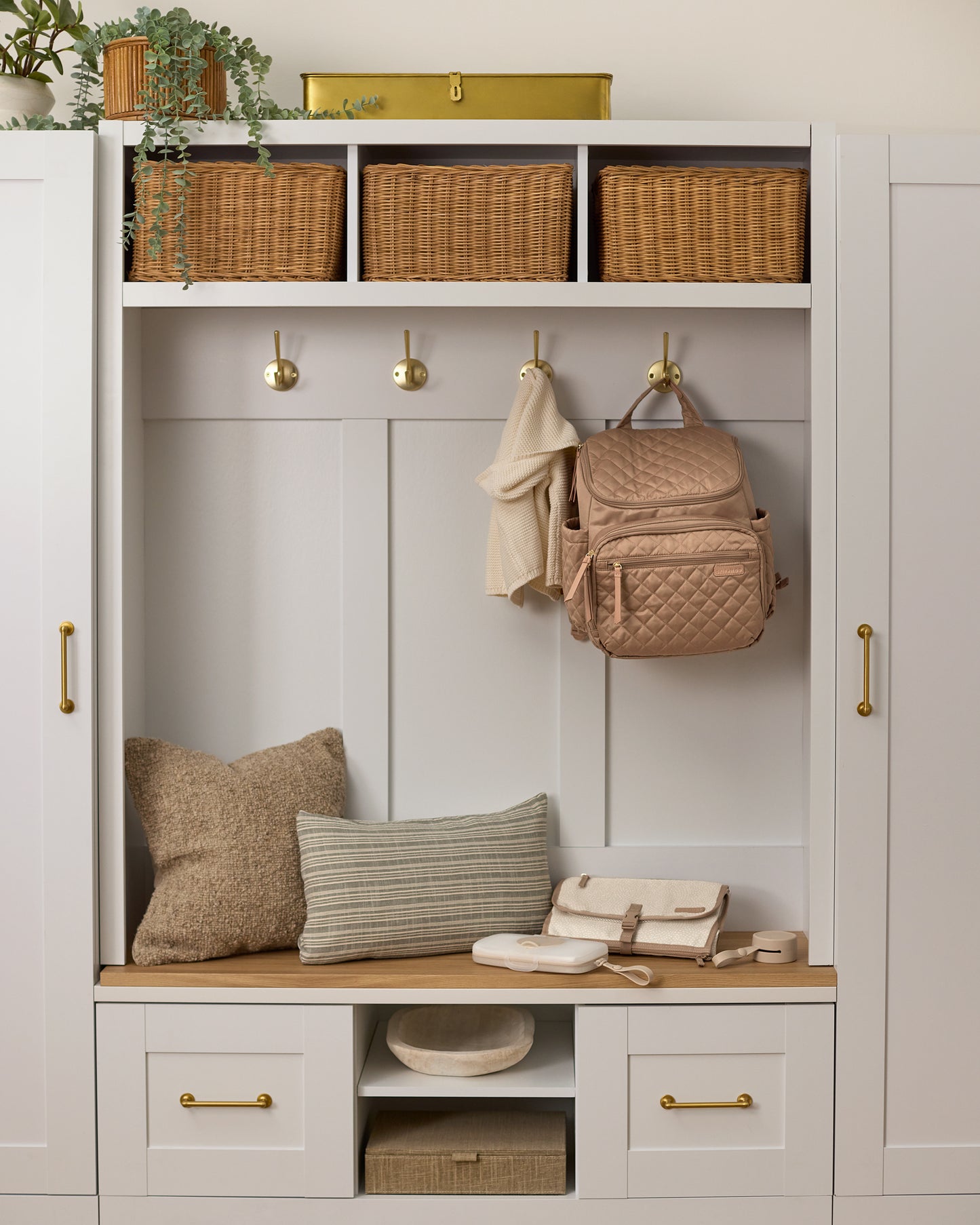 حامل لهاية سيليكون من سكيب هوب - لون الشوفان