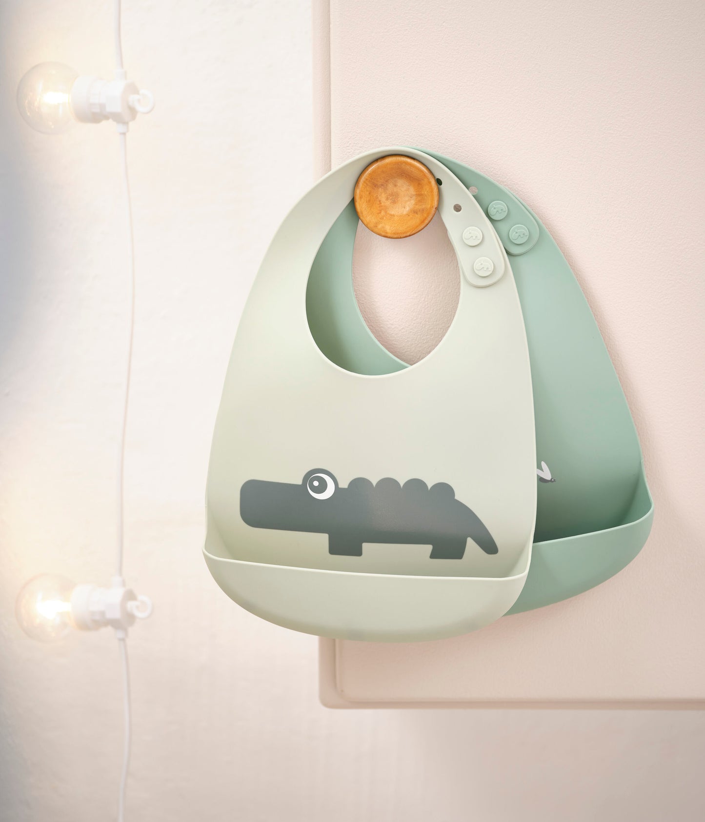 Done by Deer Silicone bib 2-pack - Croco - Green