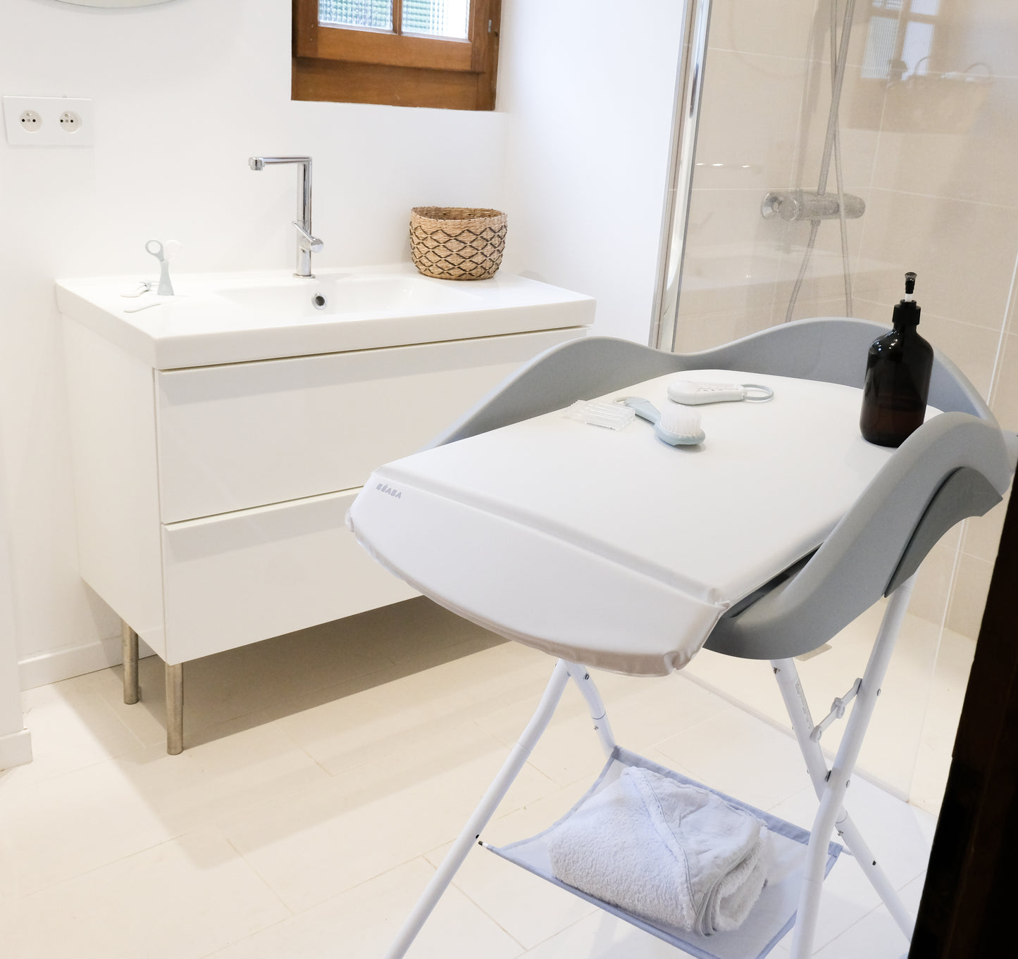 Beaba Camele'O Bath Foot Support Stand - Light White