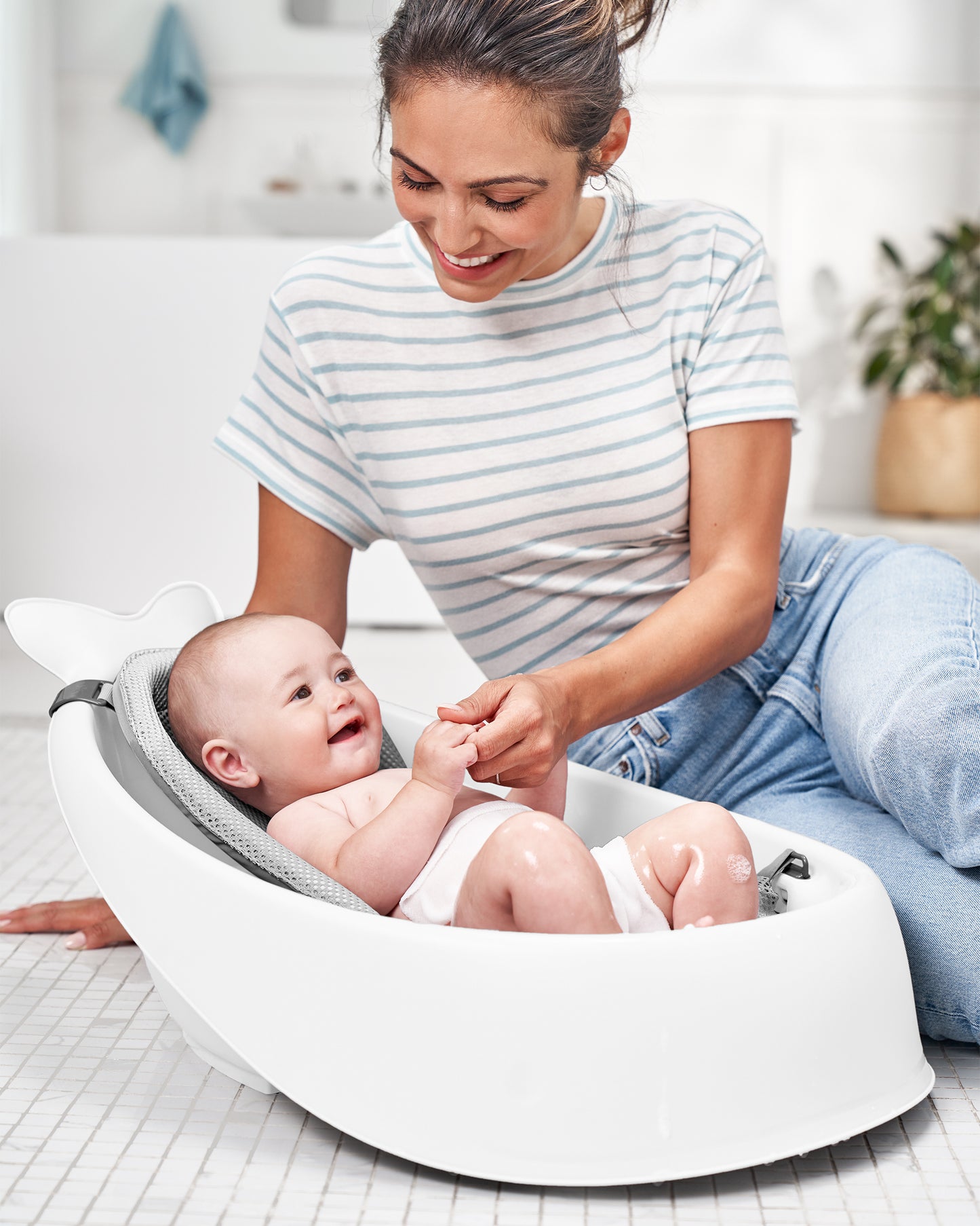 SkipHop - Moby Smart Sling 3-Stage Tub - White