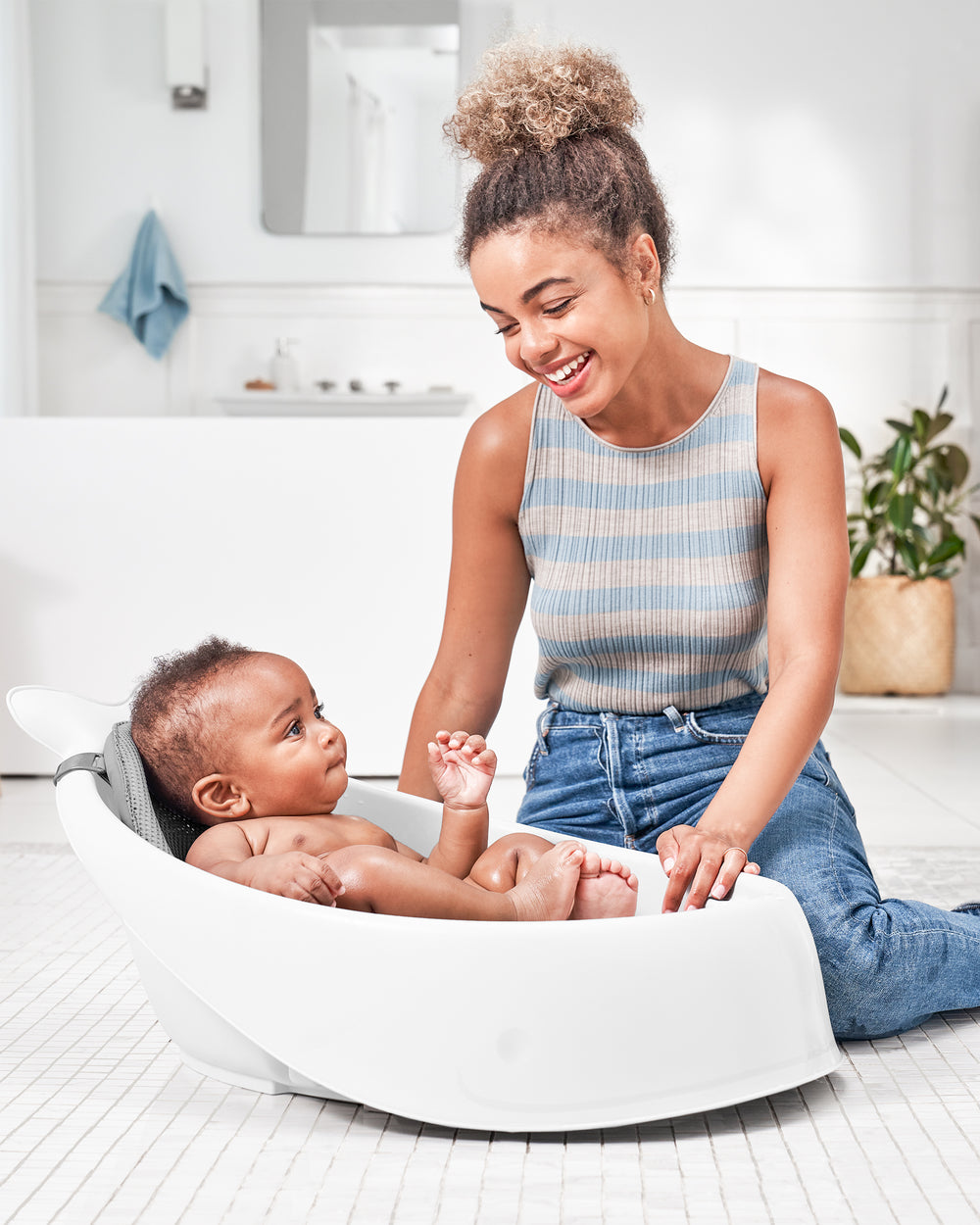 Skip Hop Moby Smart Sling 3-Stage Baby Bath Tub – White