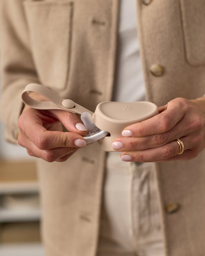 حامل لهاية سيليكون من سكيب هوب - لون الشوفان