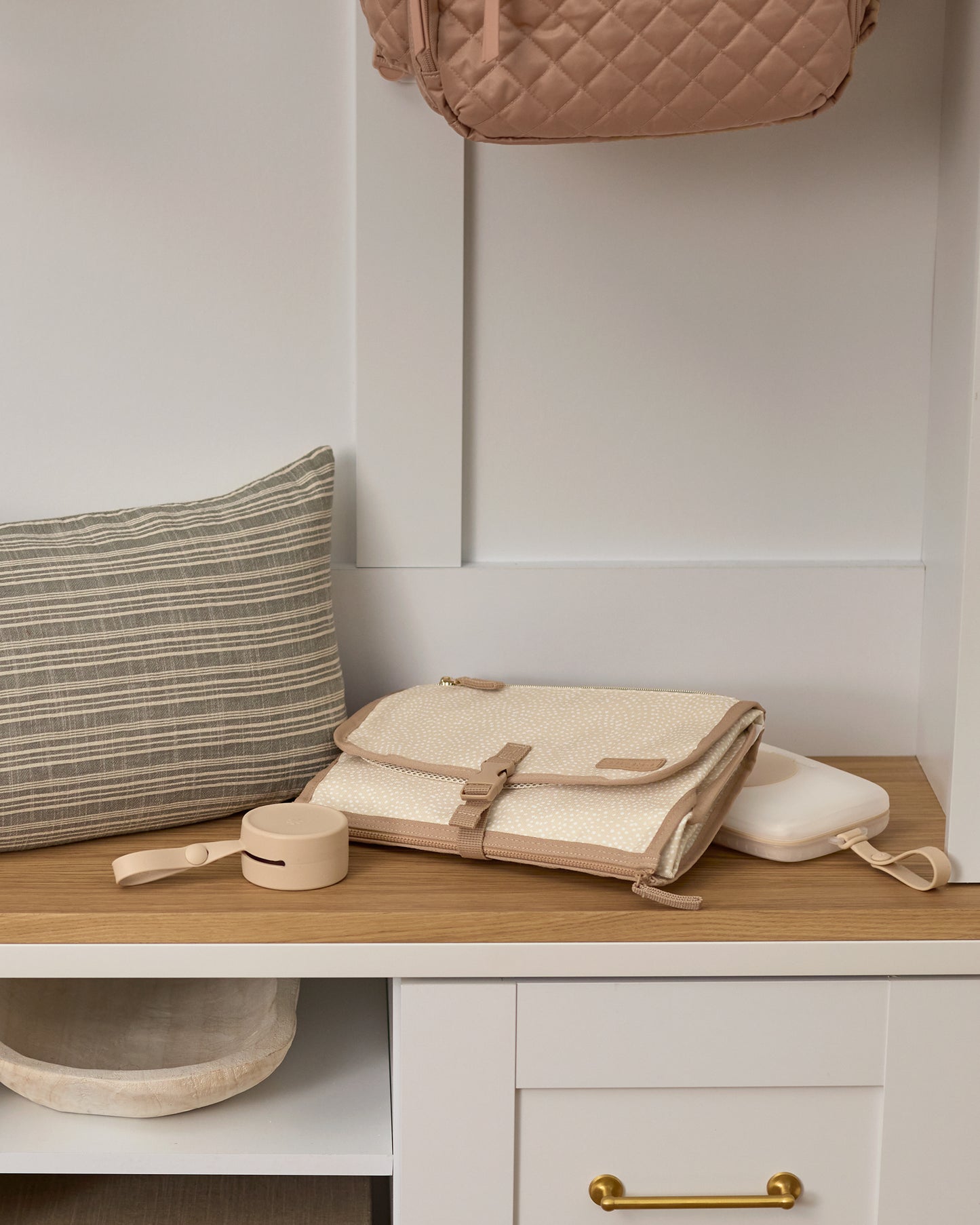 حامل لهاية سيليكون من سكيب هوب - لون الشوفان