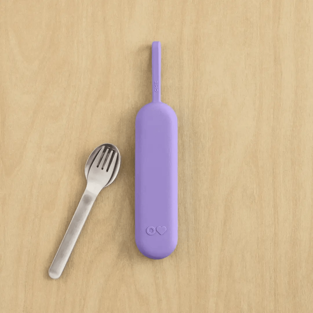 طقم أدوات الطعام مع الحافظة-أومي